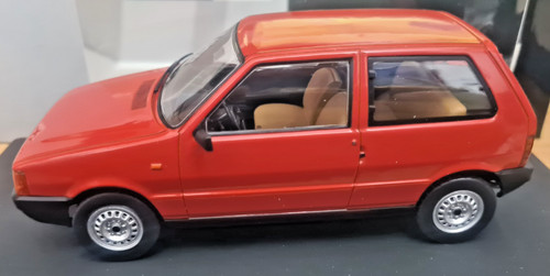 Fiat uno porte - rossa,