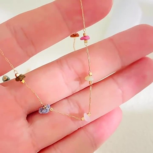 Collana con pietre irregolari