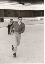 17503. Foto uomo pattini pattinaggio su ghiaccio Italia - 14,5x10 Maioni Cortina