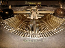 MACCHINA DA SCRIVERE PORTATILE REMINGTON REMETTE 1939 USURATA MA COMPLETA E RARA