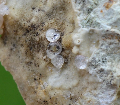 Melanophlogite grammes - melanophlogite, 24