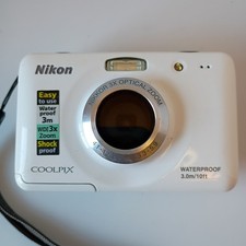 Nikon COOLPIX S30 10.1MP 3x fotocamera digitale bianca antiurto acqua LEGGI