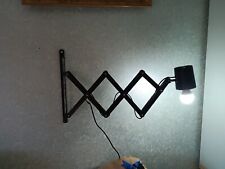 LAMPADA -DA PARETE A FORBICE PANTOGRAFO ANNI 80 BASE NERA E FUNZIONANTE