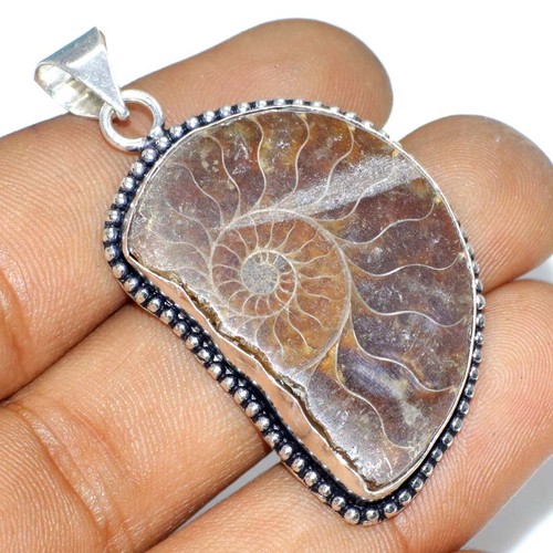 Ciondolo fossile ammonite