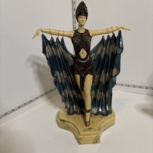 Semiramis dancer statue