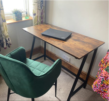 Piccola scrivania computer