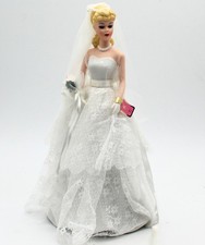 Barbie statuina musicale