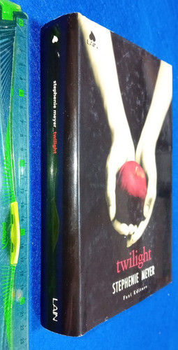 Libro twilight 2006 di - ;,