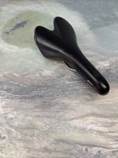 Sella Fizik Pave nera in pelle