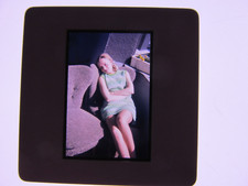 Bella donna gonna gambe in