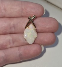 Ciondolo opale marcato oro