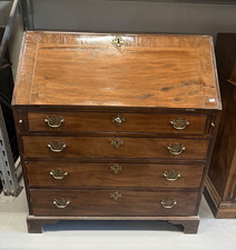 Cassettone antico con Ribalta