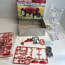 Trattore agricolo Revell 1/24