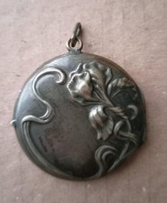 Ciondolo antico con ornamento