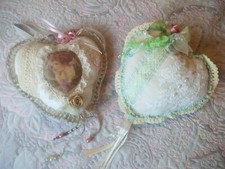 COPPIA CUORI decorazioni Shabby e provenzale, ricamo all'uncinetto, fatti a mano