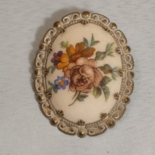 Spilla ovale stile cammeo