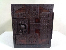 Cassaforte giapponese antica