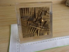 ARNALDO POMODORO  con inciso la sua firma e la tiratura 30/30, la piastra misura