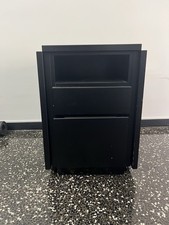 scrivania con cassetti