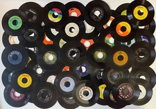 ✅LOTTO DI 64 DISCHI IN VINILE 45 GIRI SENZA COPERTINA USO ARTISTICO DECORAZIONE