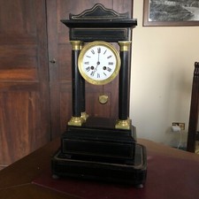 Antico orologio di Parigi a