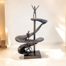 Stupenda grande scultura in bronzo 50 cm " Persone sulla strada del successo " design moderno