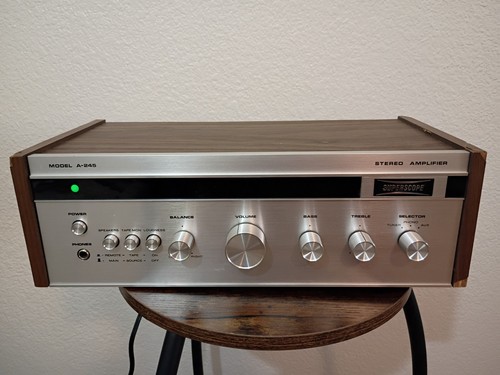 Amplificatore stereo vintage