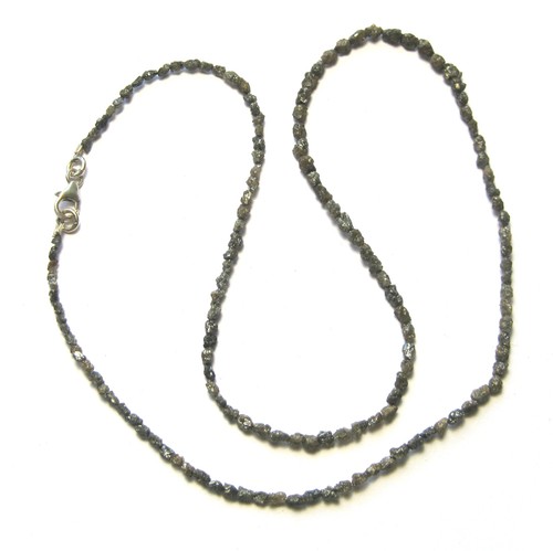 Collana pietra grezza diamante