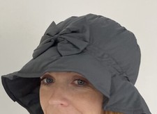 Cappello antipioggia grigio