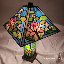 Lampada da tavolo stile