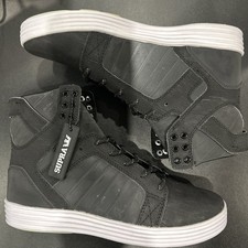 Scarpe Supra indossate da