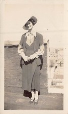 Donna Elegante Con Abito Alla Moda E Cappello Fotografia Anni 30