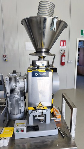 Comprimitrice pressatrice per - comprimitrice,