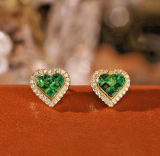 Orecchini a perno aureola