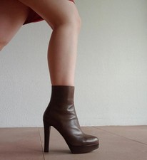 Stivali con tacco in pelle