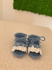 Sandali da neonato lavorazione