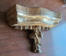 Antico fregio dorato in legno