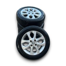 Set 4 cerchi in lega Nissan