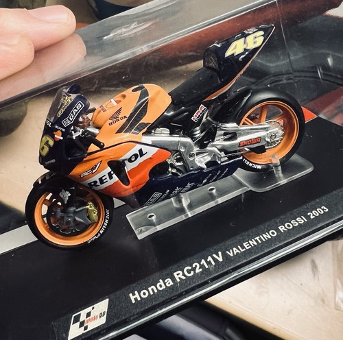 Honda rc211v valentino - honda, rossi