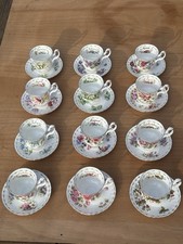 12 tasses Royal Albert -
