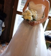 Abito da sposa bianco ampio in