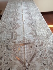 Tovaglia  in lino ricamata