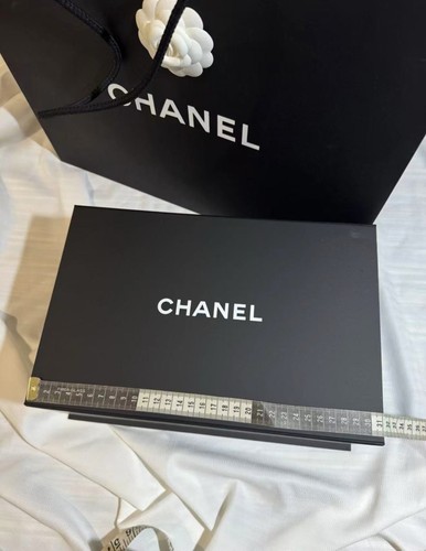 100 authentic chanel gift box - 100%,