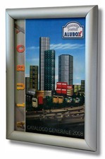 Bacheca affissioni porta