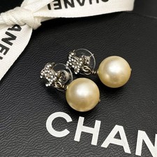 Orecchini CHANEL marchio di