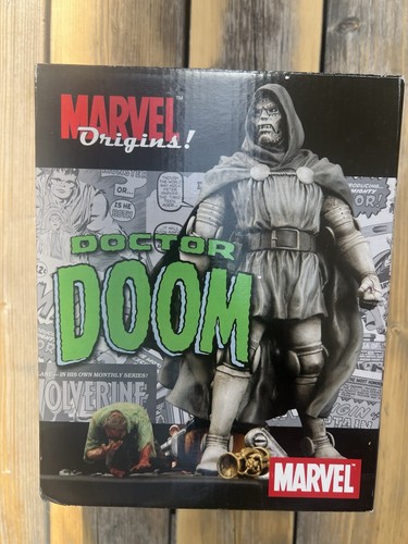 Doctor doom statue - doctor, marvel