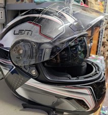 Casco Motorino con visiera e occhiali da sole