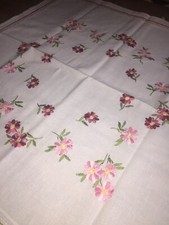 Tovaglia Da Te Con ricamo fatto a mano Su Tessuto Con Bordo Piquet Bianco