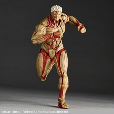 Amored titan Reiner Attack on