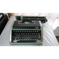 Olivetti Typewriter (Lettera